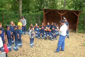 Bild: Jugendfeuerwehrleute als Schatzsucher im Edelsteincamp in Idar-Oberstein