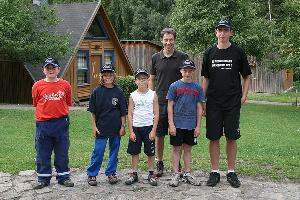 Bild: Die Tagessieger mit den Schirmmützen, die Jörg Rothenbusch bestiftet hatte (Mitte)