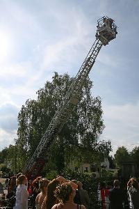 Bild: Fahrt mit der Drehleiter in den siebten Ehehimmel