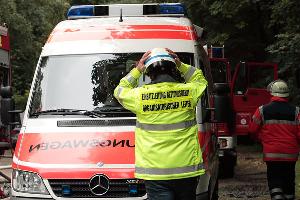 Bild: Auch Einsatzkräfte des Rettungsdienstes waren vor Ort (Foto: H.C.Klein)
