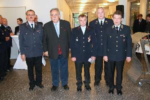 Bild: Geehrt für 25 jahre aktive Mitgliedschaft in der Feuerwehr: Klaus Zangerle (mitte)