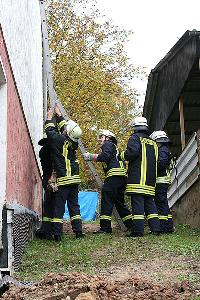 Bild: Auch das Stellen einer Steckleiter wurde geübt (Foto: Heike Blum)