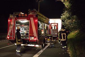 Bild: Nach einem Motorschaden war ein LKW zwischen den Anschlußstellen Eppelborn und Illingen liegen geblieben