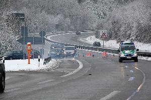 Bild: Die Polizei leitete den Verkehr während der Vollsperrung von der Autobahn