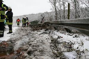 Bild: Beschädigung der Leitplanke durch den Unfall