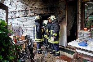 Bild: Im rückwärtigen Anbau des Gebäudes brach das Feuer am frühen Nachmittag aus