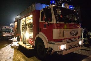 Bild: Der Rüstwagen Gefahrstoff (RW-G) aus Dillingen brachte eine Spezialpumpe zur Einsatzstelle