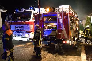 Bild: Der Dillinger Rüstwagen Gefahrgut und der Rüstwagen aus Eppelborn vor der Einsatzstelle in der Ringstraße