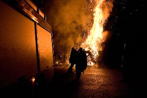 Bild: Die hohen Flammen wurden zuerst fälschlicherweise für einen Dachstuhlbrand gehalten