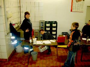 Bild: Stefanie Kuhn, eine fleißige Helferin (Foto: Hans-Werner Guthörl)