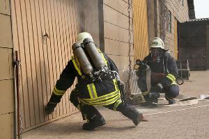 Bild: Vorgehen des Angriffstrupps zum Brandraum