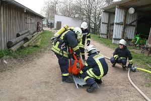 Bild: Übergabe der geretteten Person