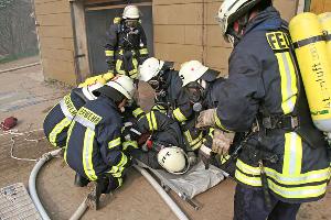 Bild: Zum Glück auch nur ein Übungsszenario: Ein verunfallter Kamerad muss gerettet werden