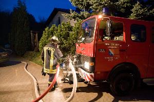 Bild: Das Löschfahrzeug aus Humes an der Zufahrt zur Einsatzstelle