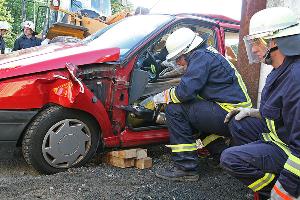 Bild: Der Fußraum wird "gefenstert", um Zugang zu den Pedalen zu bekommen