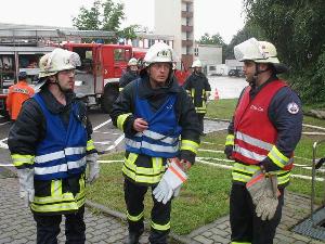 Bild: Absprache der Einsatzleitung.