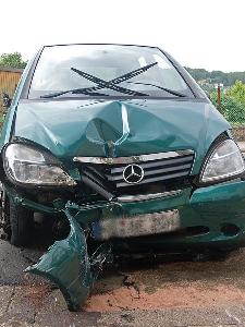 Bild: An dem Unfallfahrzeug entstand erheblicher Sachschaden