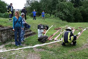 Bild: Bei der Übung immer dabei: Ein Kamerateam des saarländischen Rundfunks. Eine ungewohnte Situation für die Einsatzkräfte.
