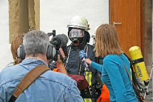 Bild: So viel Zeit musste sein: Schnelles Interview mit dem Angriffstrupp