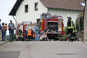 Bild: Einsatzfahrzeuge vor der Einsatzstelle