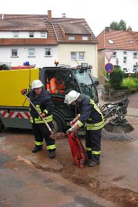 Bild: Aufnahme des Bindemittels zur späteren Entsorgung