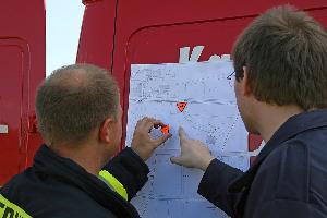 Bild: Einsatzplanung am Einsatzleitwagen