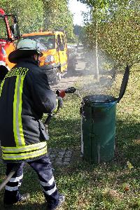 Bild: Mit der Schnellangriffseinrichtung des Tanklöschfahrzeugs war der Brand schnell gelöscht