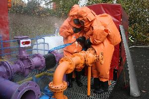 Bild: Abdichten der Leckage in der Rohrleitung