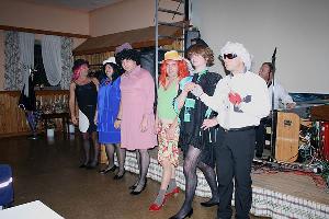 Bild: Stephan Blum hier als "Stephan Lagerfeld" mit seinen Topmodels präsentieren die neue Kollektion 2010 (Foto: Heike Blum )