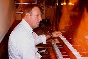 Bild: Nicht mehr wegzudenken, Nico Becker er gehört schon zum Inventar (Foto: Heike Blum)