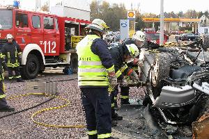Bild: Schaffen einer Zugangsöffnung mit dem hydraulischen Spreizer