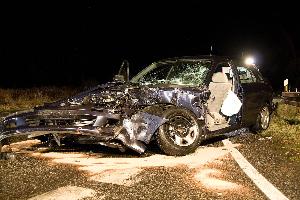 Bild: An den beiden am Unfall beteiligten Fahrzeugen entstand erheblicher Sachschaden