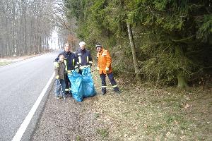 Bild: "Sammelteam" entland der L301