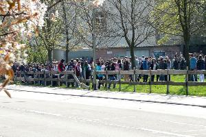 Bild: Das Schulgebäude wurde zur Sicherheit evakuiert (Foto: Feuerwehr Ottweiler)