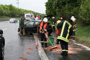 Bild: Ausgelaufener Kraftstoff musste mit Bindemitteln aufgenommen werden