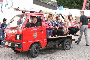 Bild: Ein kleines Feuerwehrauto für die kleinen und "klein gebliebenen" (Foto: Heike Blum)
