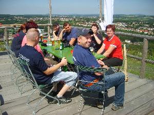 Bild: Ganz oben angekommen. Plateau von SR3. Hier gab es einen herrlichen Blick über das Saarland. (Foto: Hans-Werner Guthörl)