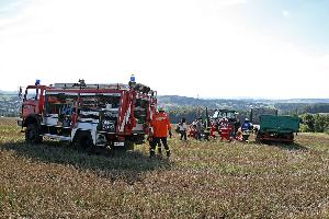 Bild: Radfahrer wollten Hilfe holen und stießen mit einem Traktor zusammen