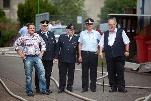 Bild: Von links: Macherbachs Ortsvorsteher Jürgen Nürnberger, Kreisbrandinspekteur Werner Thom, Gemeindejugendbetreuer Karl Paul, Wehrführer Hermann Josef Recktenwald, Bürgermeister Fritz-Hermann Lutz