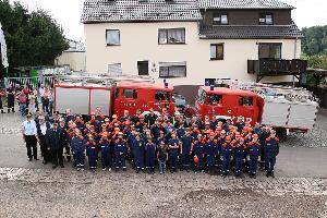 Bild: Gruppenbilder mit den Teilnehmern der Jugendfeuerwehr-Abschlussübung in Macherbach