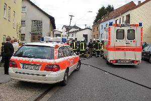 Bild: Die Fahrer der beiden Fahrzeuge wurden von Notärzten aus Lebach und dem Rettungshubschrauber versorgt