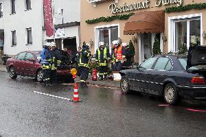 Bild: Der Verkehrsunfall sorgte in der stark befahrenen Ortsdurchfahrt für Behinderungen
