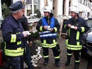 Bild: Der Inhaber des Restaurants König spendierte heissen Kaffee zum Aufwärmen