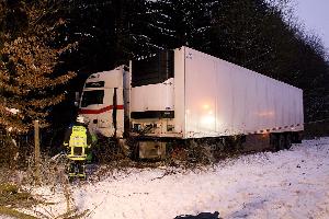 Bild: Bergungsarbeiten an der Autobahn