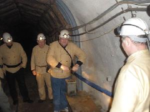 Bild: Sprengmeister Hennes bei der Arbeit (Foto: Harald Bartsch )