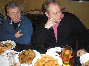 Bild: Immer nach dem Motto, wer schafft muß aach esse, Mahlzeit (Foto: Harald Bartsch )