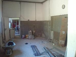 Bild: aus der alten Küche des DRK entsteht nun eine Umkleide sowie 2 Duschen