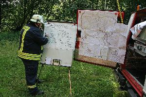 Bild: Koordiantion und Lageplanung am Einsatzleitwagen