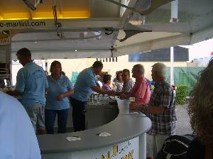 Bild: Helferinnen und Helfer befreundeter Vereine unterstützten die "Tage der offenen Tür" im LBZ Bubach - Calmesweiler.