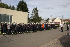 Bild: Antreten der Einsatzkräfte